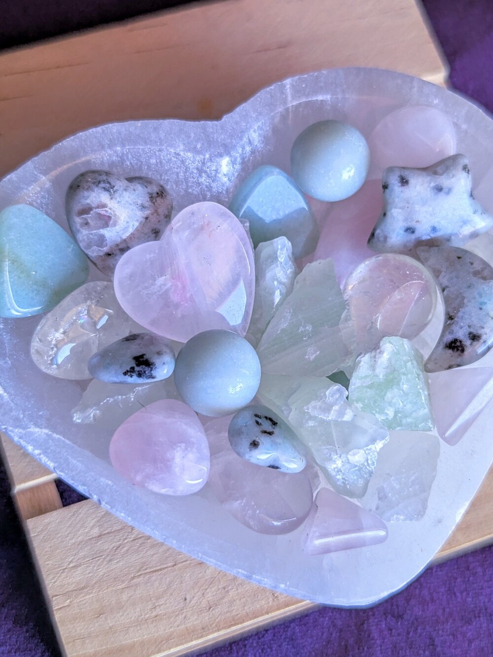 ☮️ Lotus Love Bowl 🩵 Natural Heart chakra 🩷 gemstone confetti mix Decor Gift - Picture 2 of 8